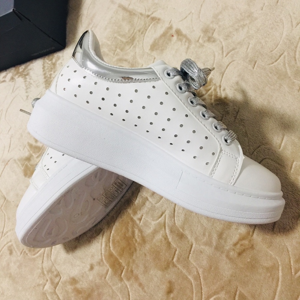 Brand new wedge, super cute!